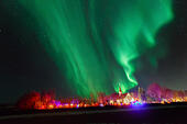 iceland-reykjavik-aurora-borealis-over-c