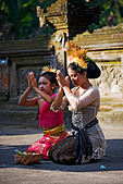 hindu-devotees-prays-at-a-temple-in-ubud