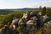 Garden of the Gods Recreation Area, southern Illinois. Hikers on top of cliffs. - Stock Image
